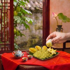 Cốm non tươi làng Vòng màu xanh tự nhiên, hạt dẻo thơm đặc sản Hà Nội