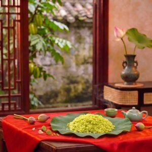 Cốm non tươi làng Vòng màu xanh tự nhiên, hạt dẻo thơm đặc sản Hà Nội