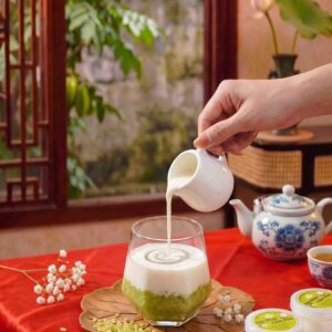Sữa chua cốm Làng Vòng thơm mát kết hợp cốm nếp non