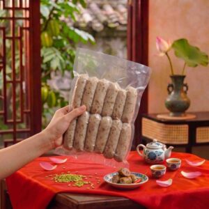 Xúc xích cốm Làng Vòng thơm ngon chế biến từ cốm nếp non và thịt lợn xay